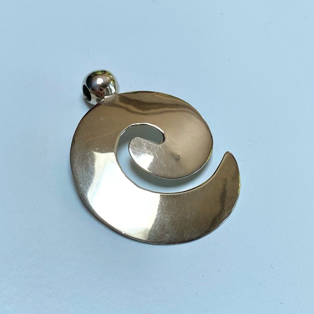 .925 Sterling Silver Swirl Pendant